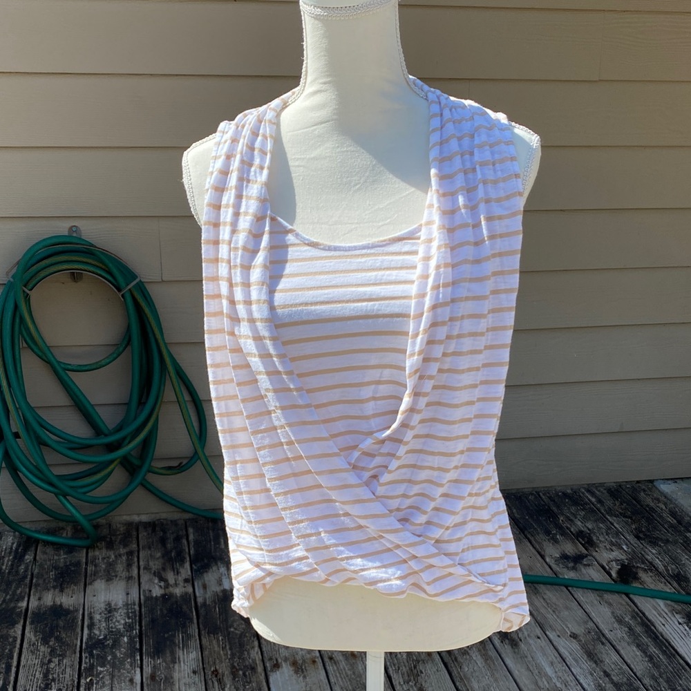 4/$20 White House black market striped top